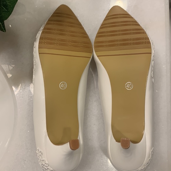 White Closed/Pointed Toe Bridal/Evening Shoes | Brand New Never Worn | S… - Picture 7 of 12